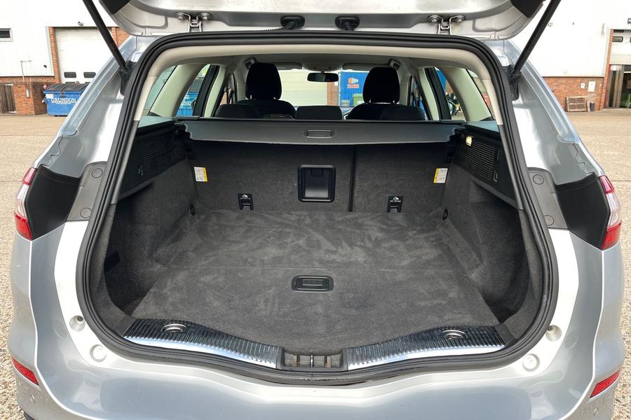 Ford MONDEO Photo autoimg-b0eb824cee388cb95fd067a8cc427cb42f753b5f.jpg