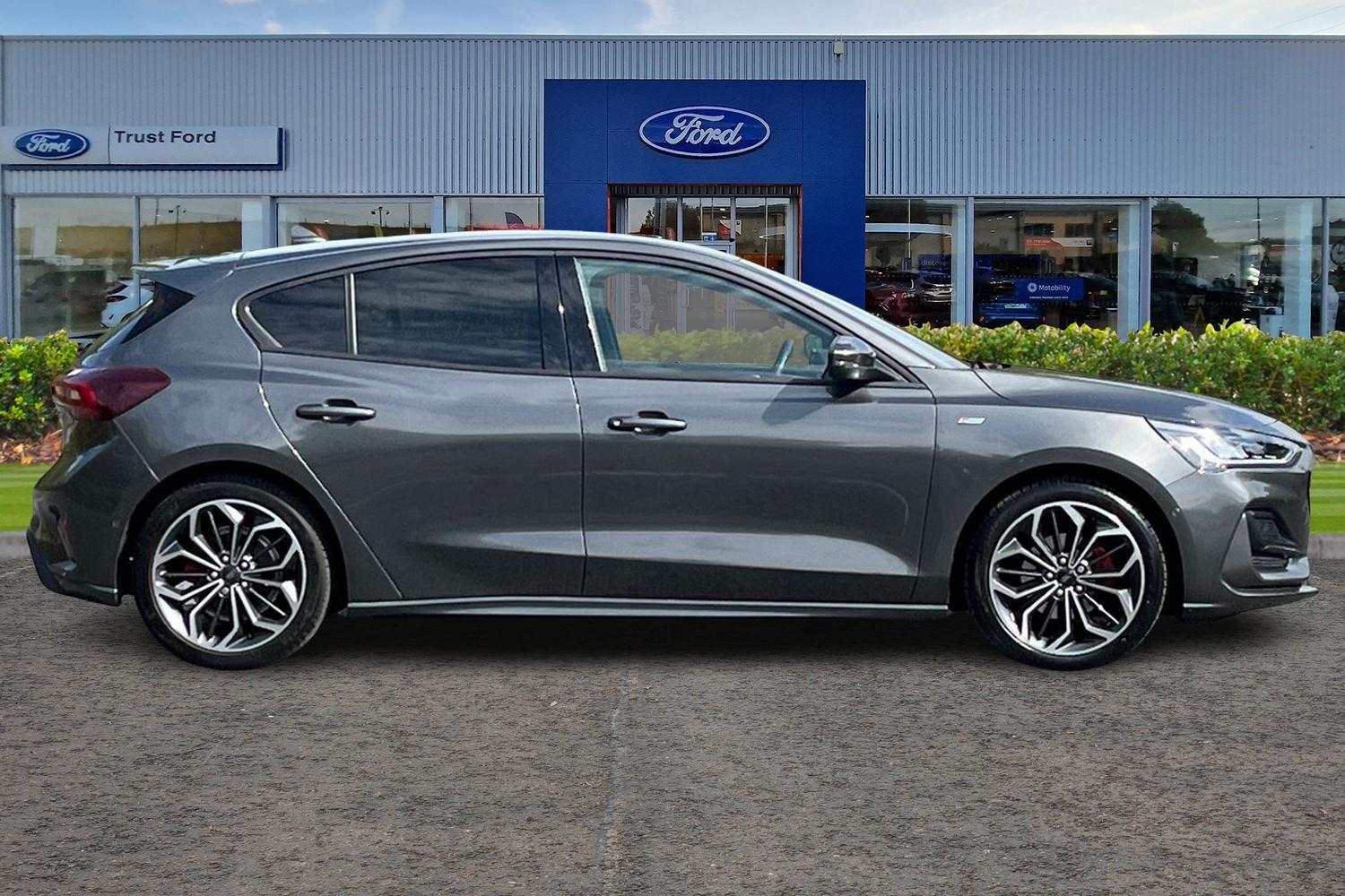 Ford Focus Photo 2