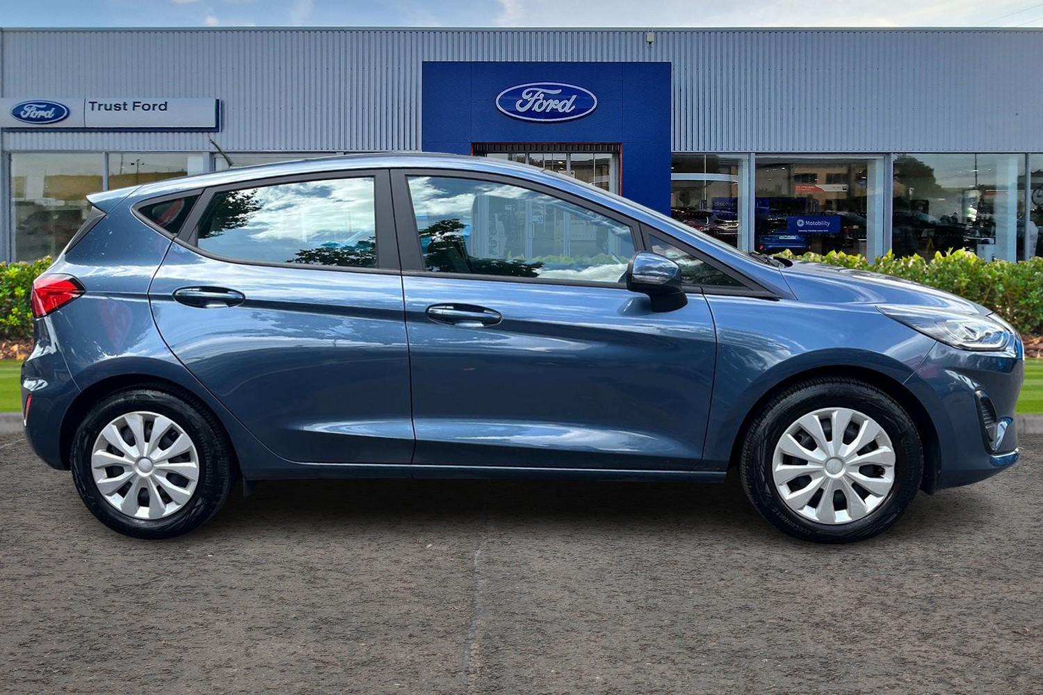 Ford FIESTA Photo 2