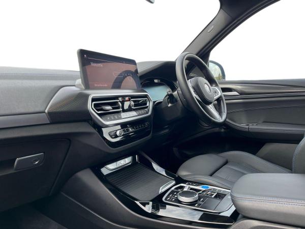 BMW iX3 Photo autoimg-b0f3bd6d1d32ce52473af4317fe67165c885ecf8.jpg