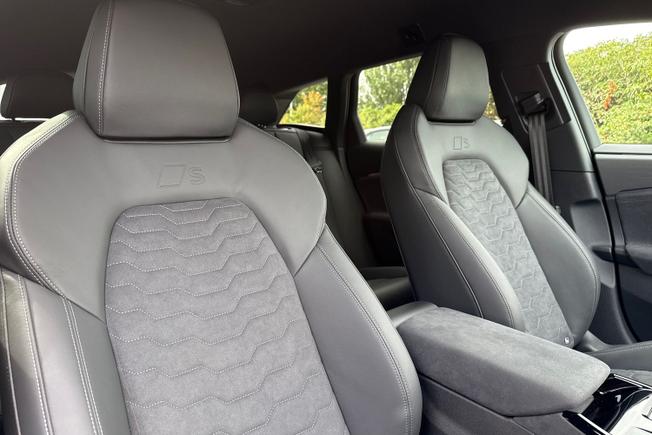 AUDI A6 e-tron Avant Photo 34