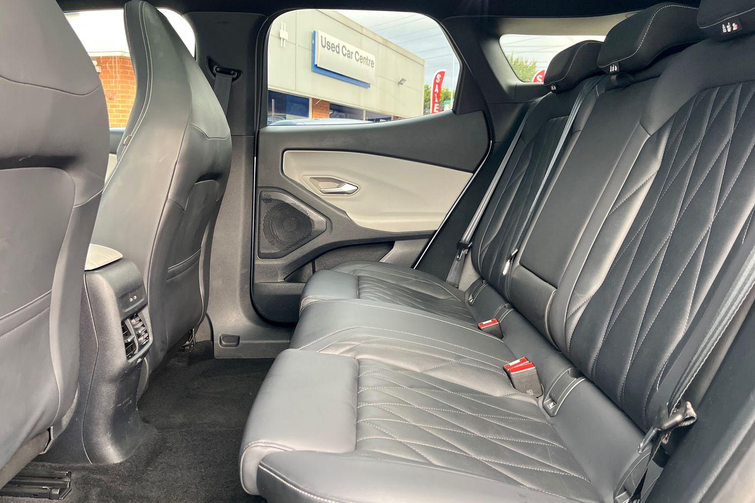 Ford EXPLORER Photo 19