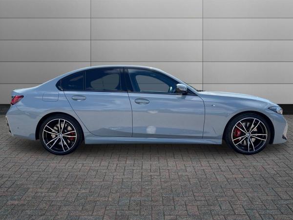 BMW 3 Series Photo autoimg-b109a77bf6317dde37407e89aa896bc8a0660ea0.jpg