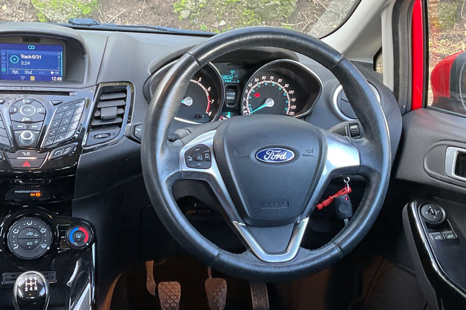 Ford Fiesta Photo 11