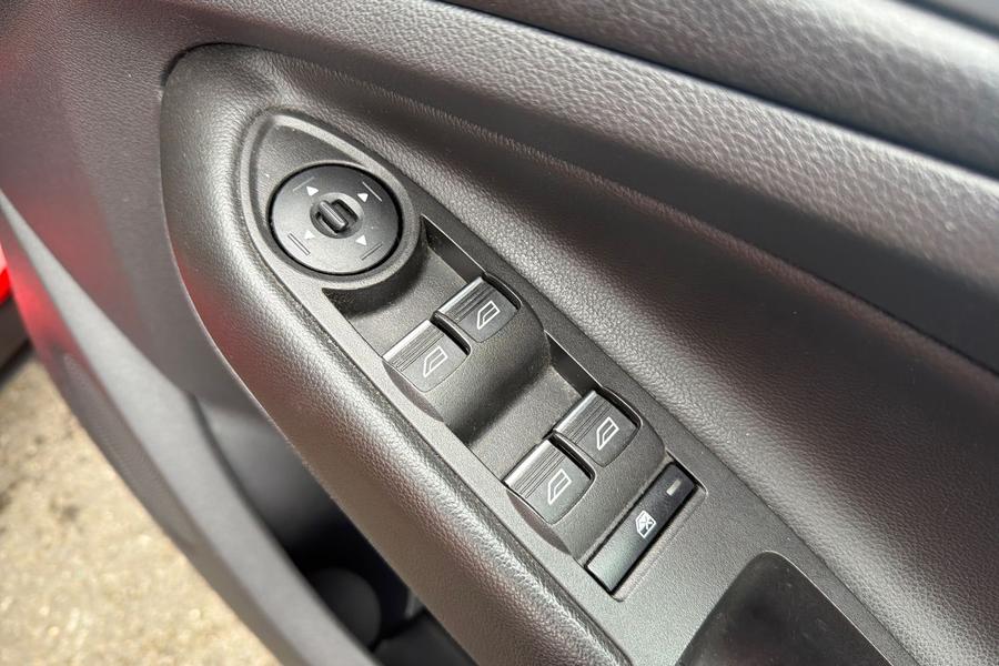 Ford KUGA Photo autoimg-b119156254fcabcc044a43e6f5444514a027aac3.jpg