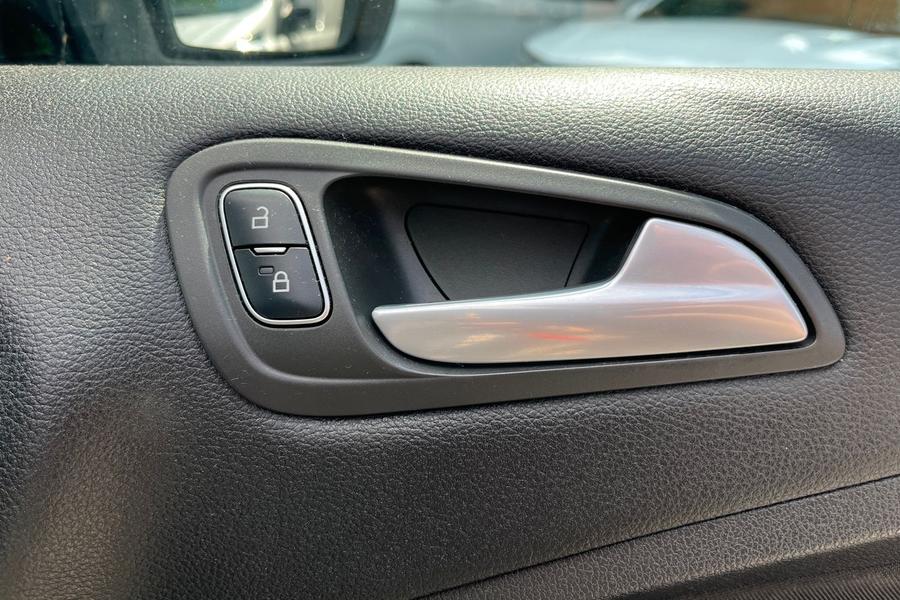 Ford C-MAX Photo autoimg-b11bb992b85e80306c4af9cfde37de7829622917.jpg