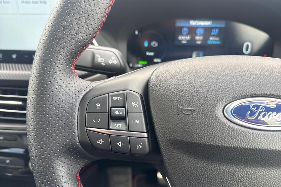 Ford KUGA Photo autoimg-b11e4826e92674ebd46cead3c03123d4422ee58d.jpg
