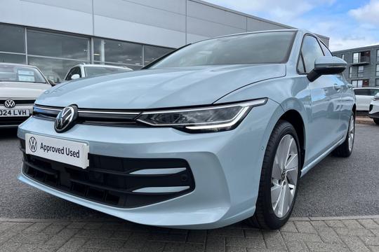 Volkswagen Golf Photo autoimg-b11fe310a872ed5cfa7b651eef2b6caac7d59772.jpg