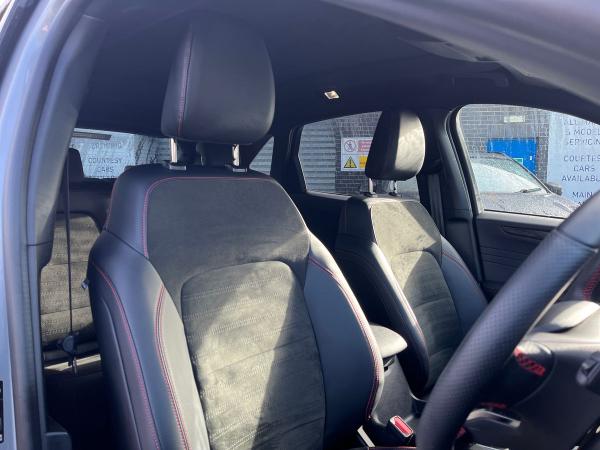 Ford Kuga Photo autoimg-b125c6e183d3f684f2f2d00d40d26273abe3259d.jpg