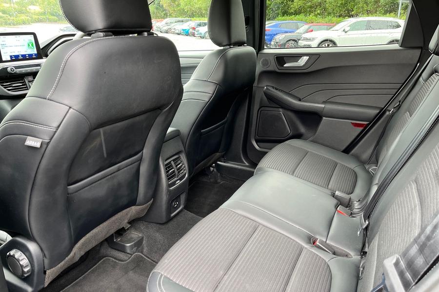 Ford Kuga Photo autoimg-b128f4226000b0e2752d24413ac1c7d037042f23.jpg
