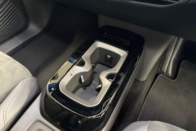 VOLKSWAGEN ID.4 Photo 15