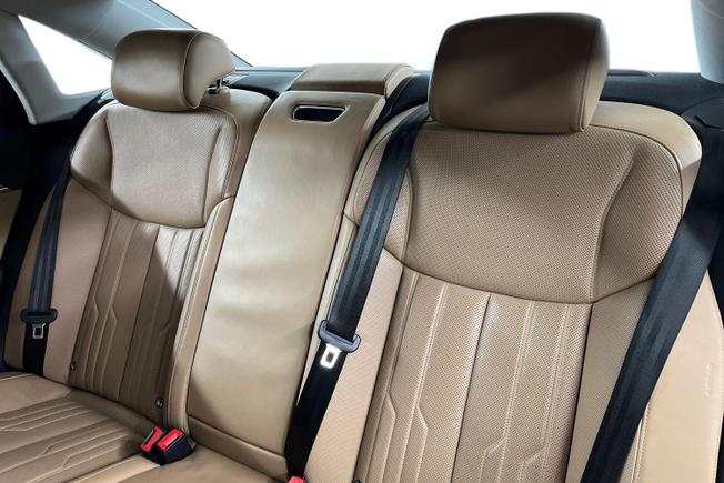 AUDI A8 Photo 9