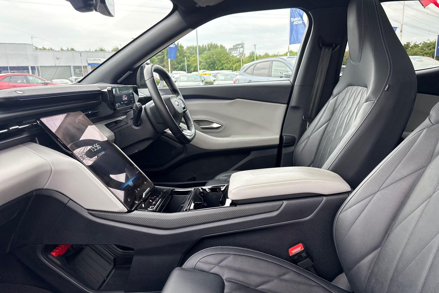 Ford Explorer Photo 18