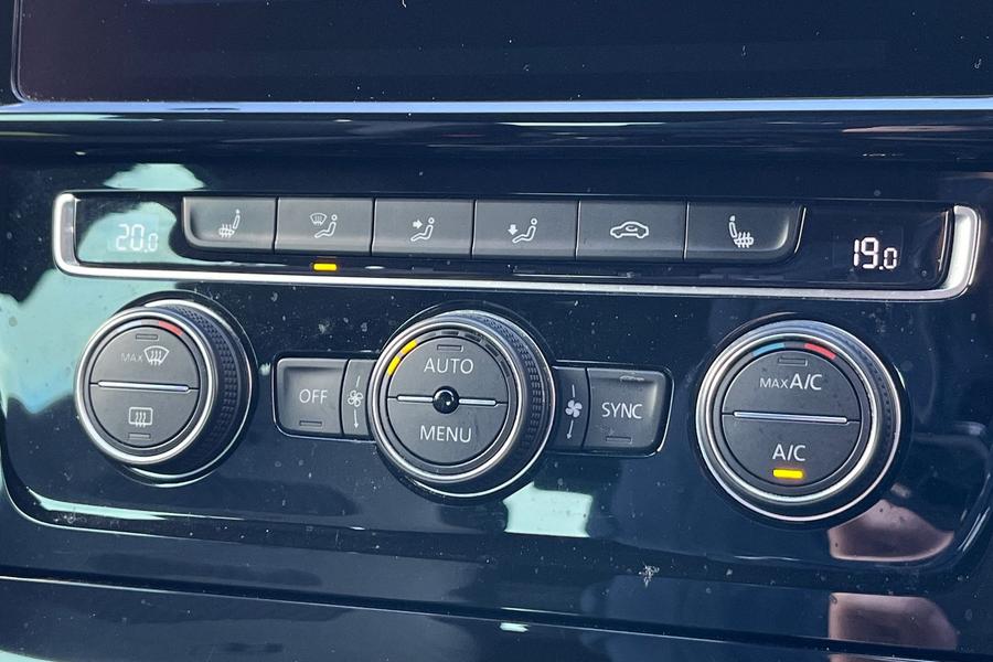 Volkswagen GOLF Photo autoimg-b131bde20793fb79cc789b5e628d599a13e7245a.jpg