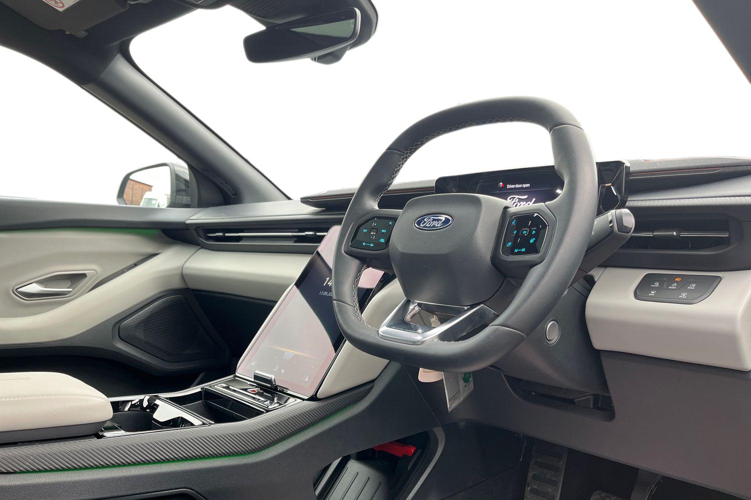 Ford Explorer Photo 8