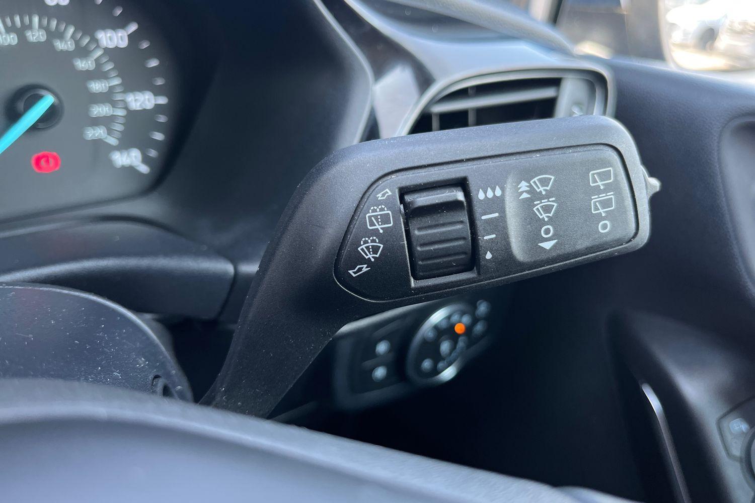 Ford FIESTA Photo 14