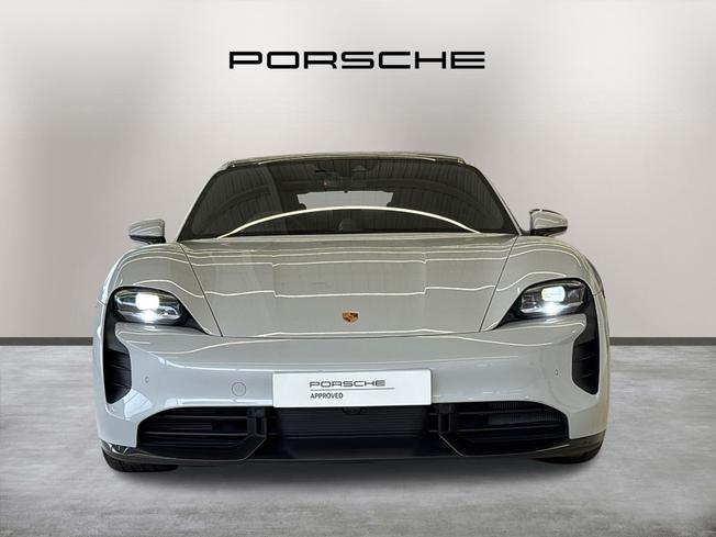 Porsche Taycan Photo 2