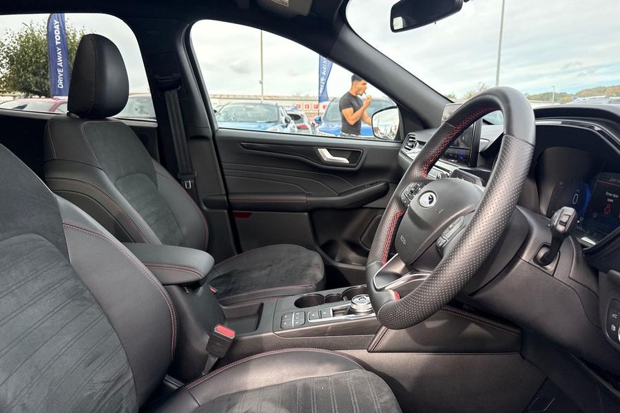 Ford KUGA Photo autoimg-b13c00e395521066aa5f506e7af82323276ffd7e.jpg