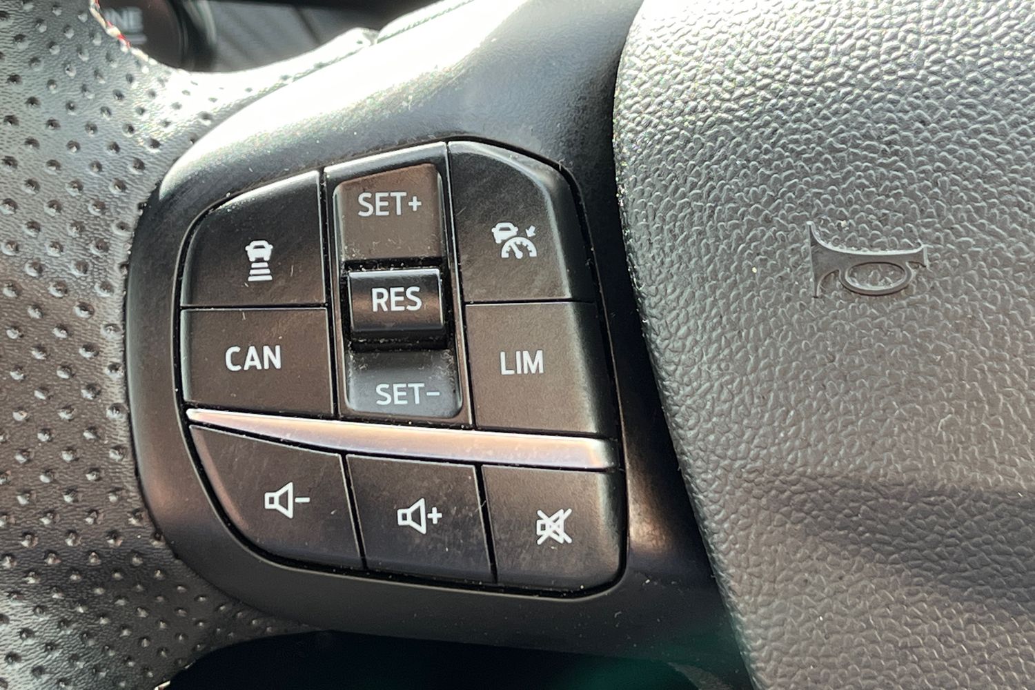 Ford Puma Photo 37