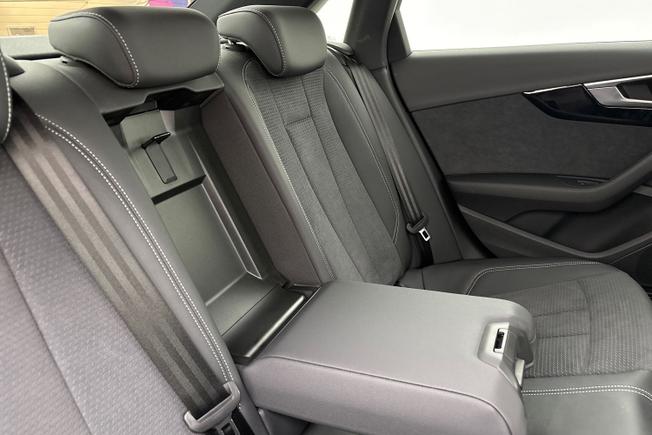 AUDI A4 Photo 24
