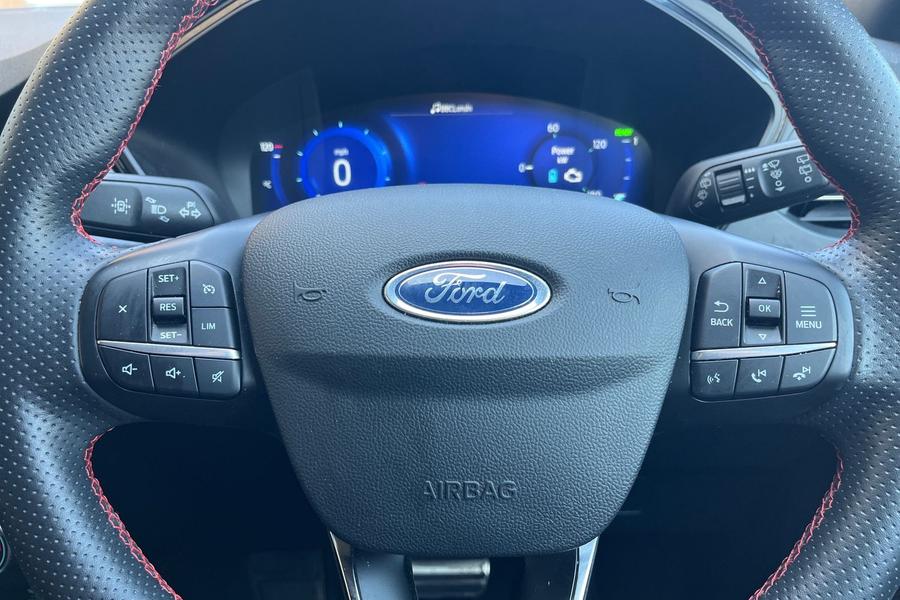 Ford KUGA Photo autoimg-b13e589390447baec51398150577b8ecafe1ad91.jpg