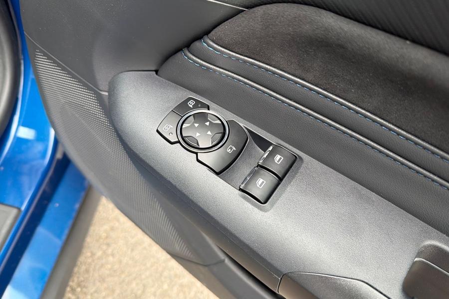 Ford MUSTANG Photo autoimg-b13f2861277a7a52c8943811b367f1400972576c.jpg