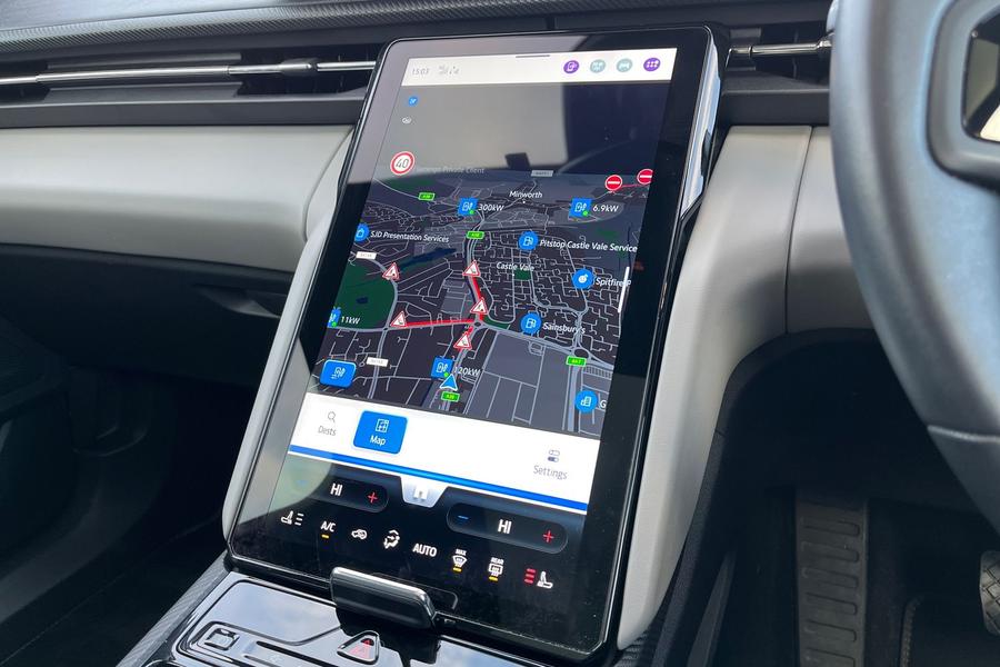 Ford Explorer Photo autoimg-b145c3f63a0f1e5849d02ca3c50eae33e3a80bb4.jpg