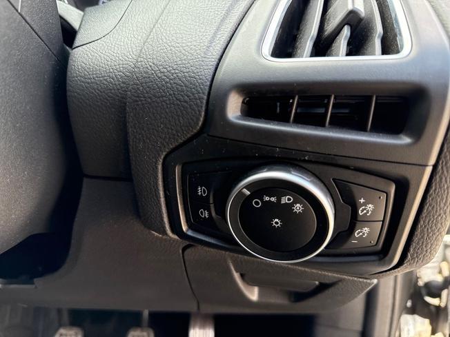 FORD Focus Photo 32