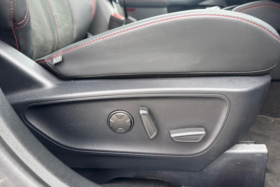 Ford KUGA Photo autoimg-b14b8dc8647d7eb6debbbae3ae49e6f853a769bc.jpg