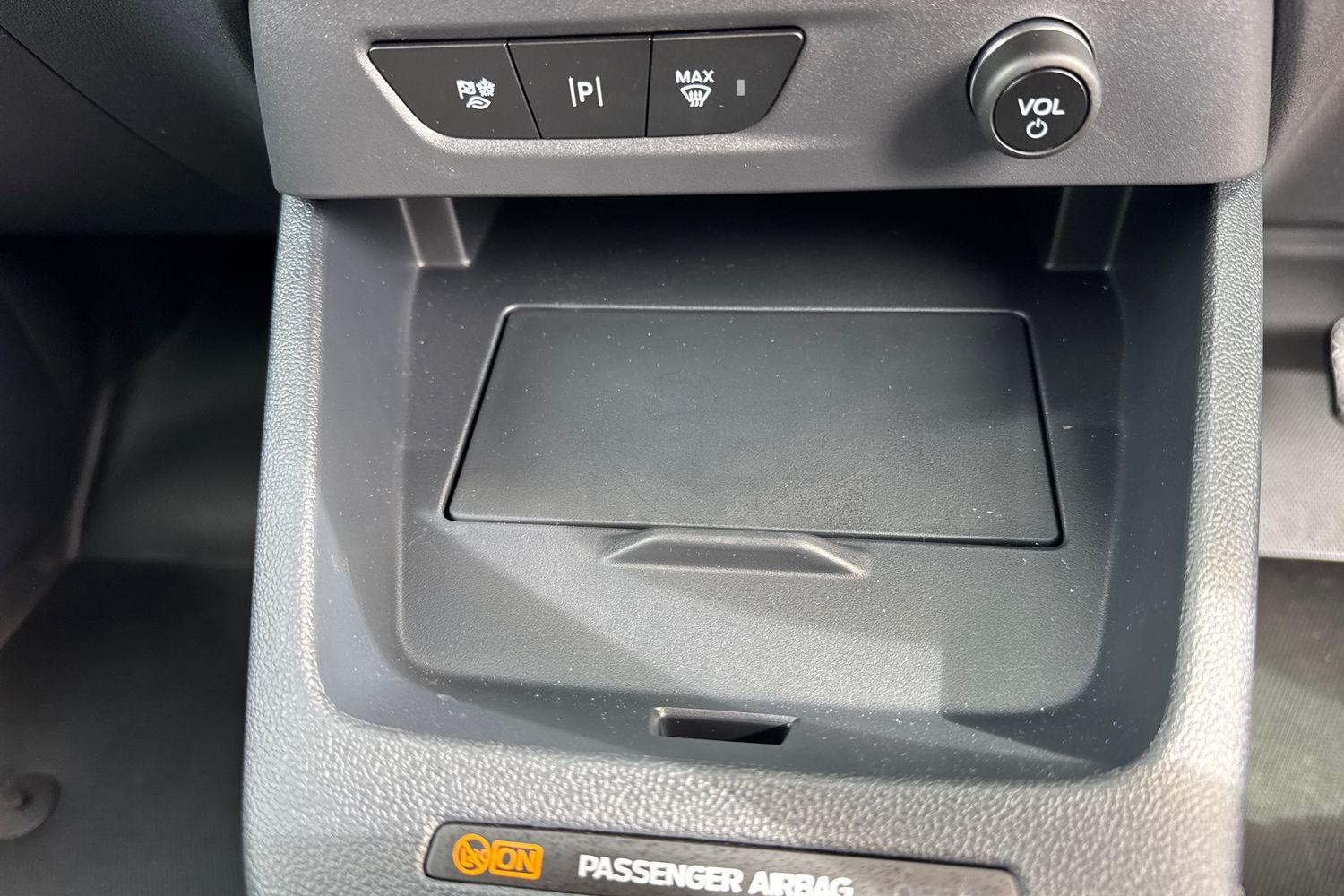 Ford E-TRANSIT COURIER Photo 32