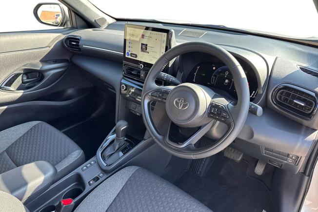 TOYOTA Yaris Cross Photo 6