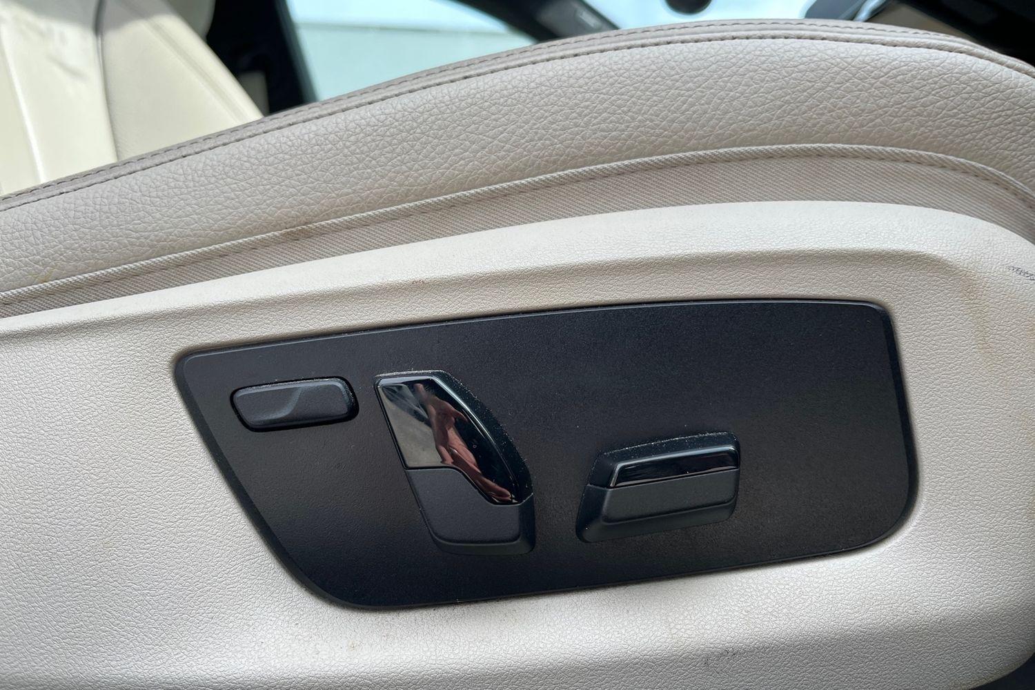 BMW 5 SERIES Photo 25