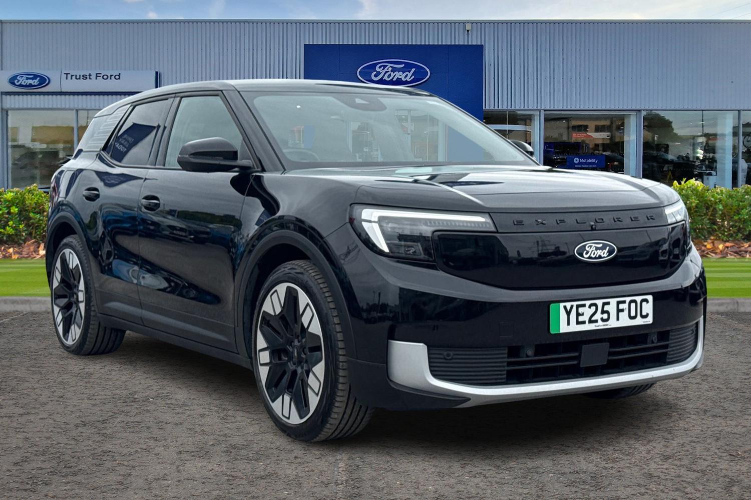 Ford Explorer Photo 0