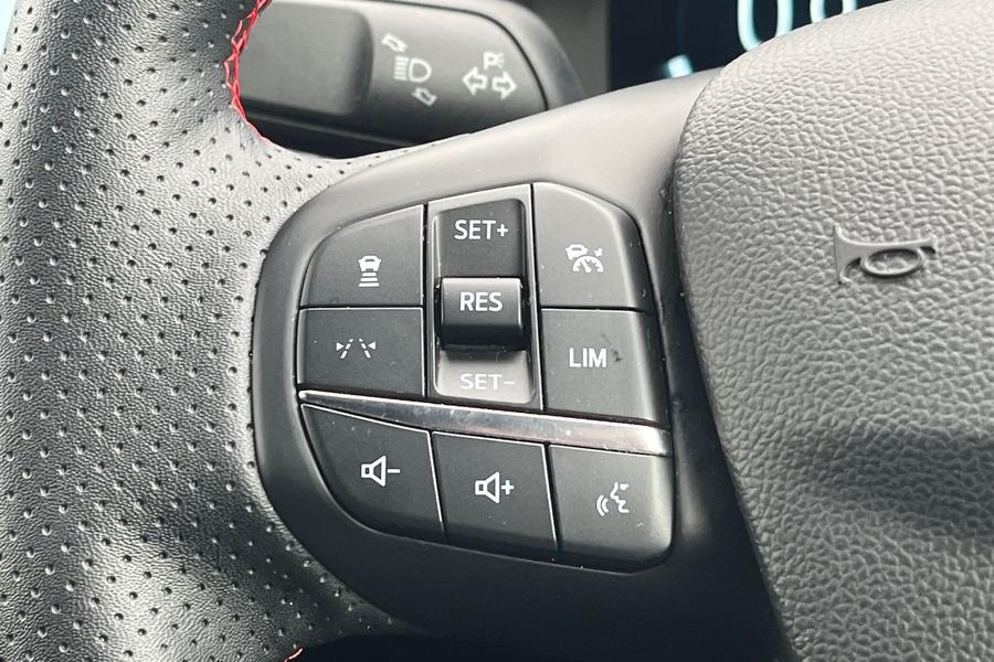 Ford Kuga Photo autoimg-b1596c4f6228a95b588b4a3975717b31f4a68675.jpg