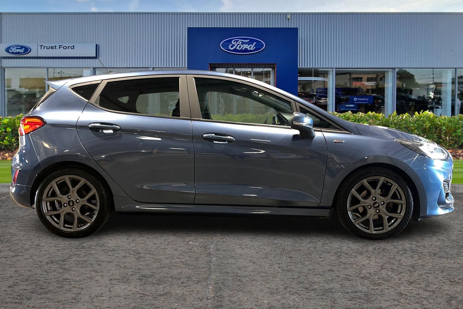 Ford FIESTA Photo 2