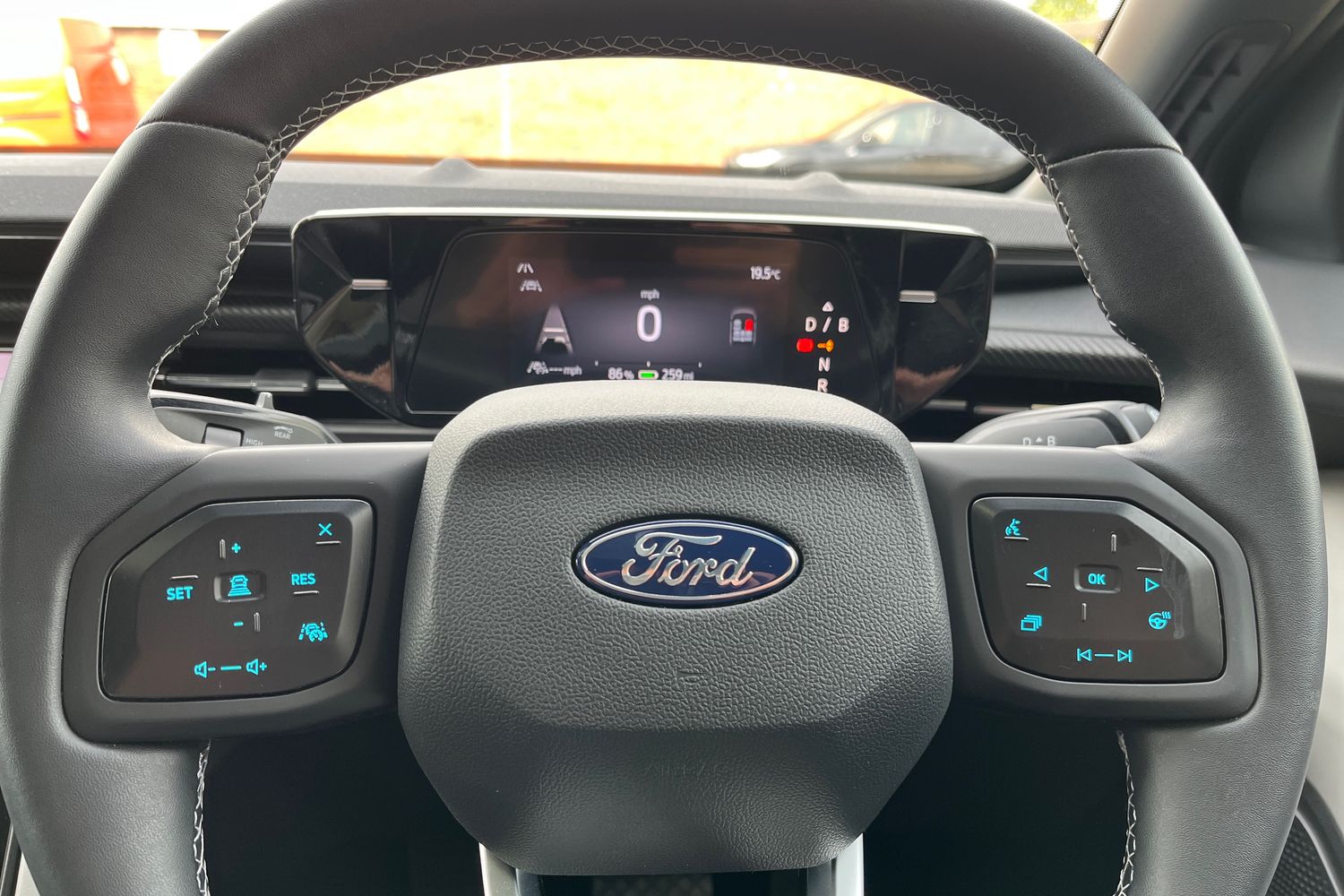 Ford Explorer Photo 11