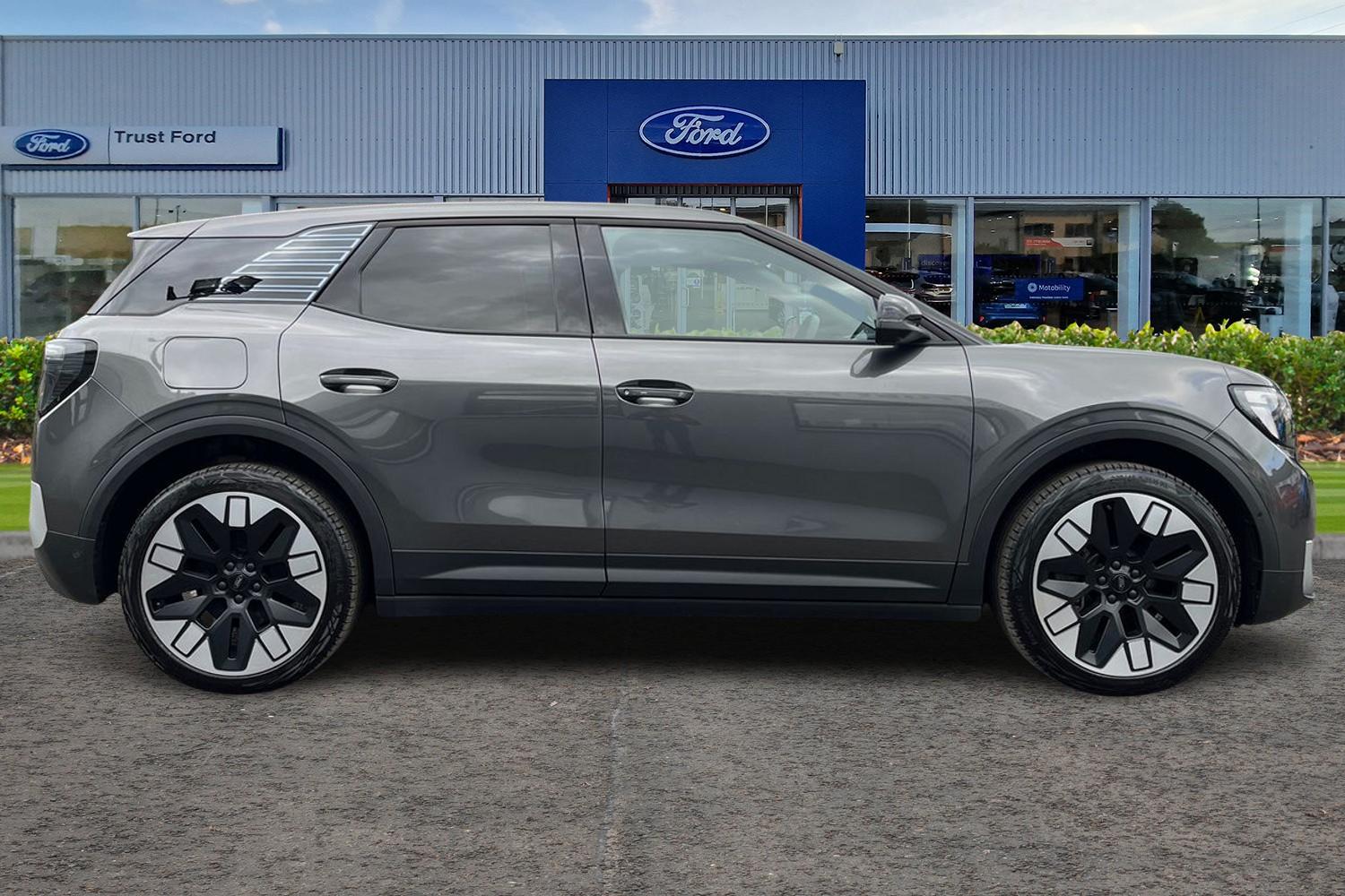Ford Explorer Photo 2
