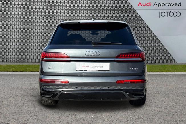 AUDI Q7 Photo 7