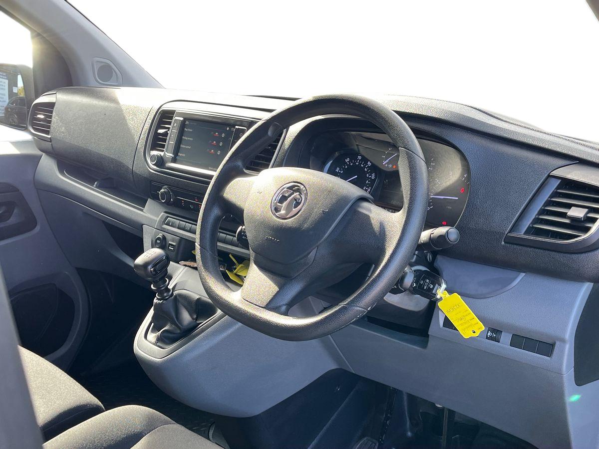 Vauxhall Vivaro Photo 18