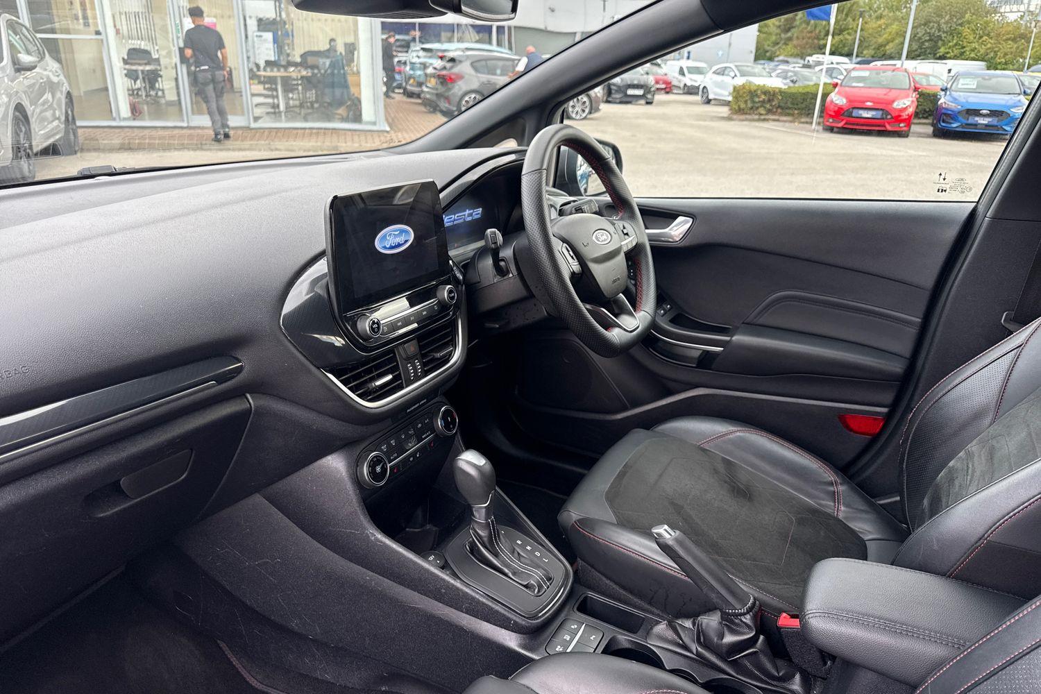 Ford FIESTA Photo 17