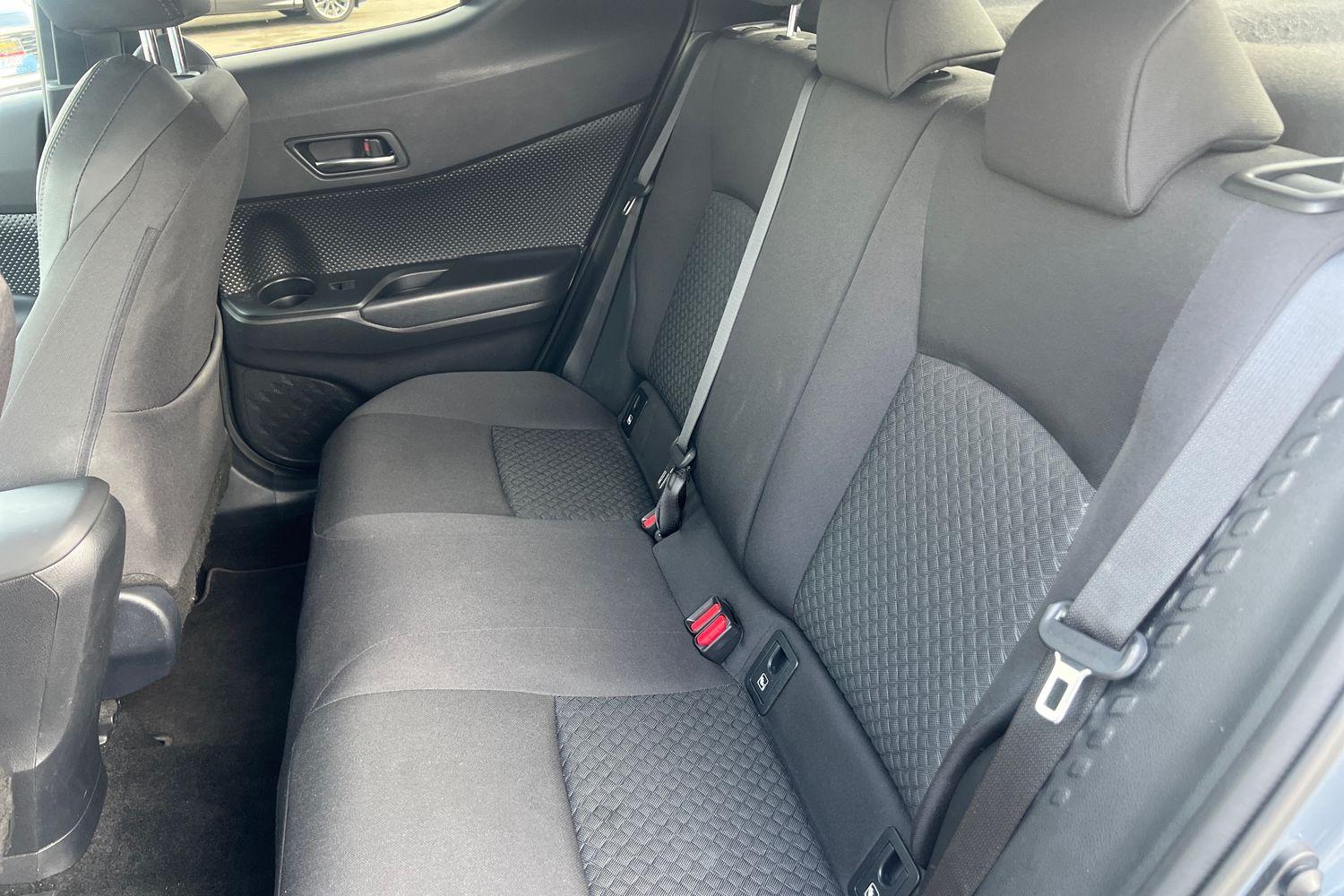 Toyota C-HR Photo 19