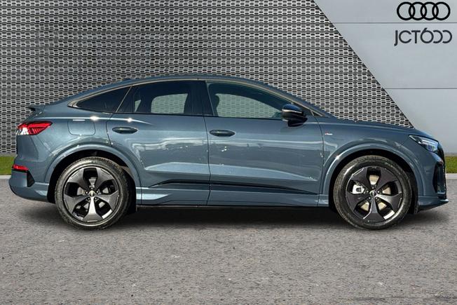 AUDI Audi Q4 Sportback Photo 4