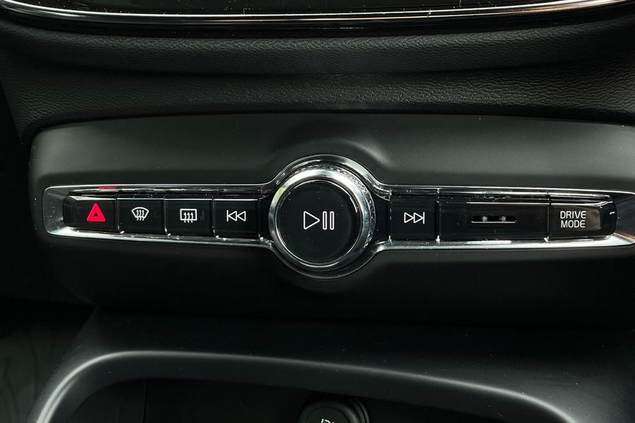 Volvo XC40 Photo autoimg-b184a6e7a9750e3a20e1f7d9915621129738dc2a.jpg