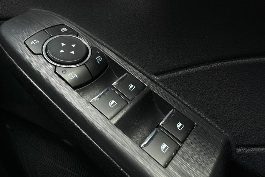 Ford Kuga Photo autoimg-b189440744ac46f5851e47fb8a3adb1332b82bbf.jpg