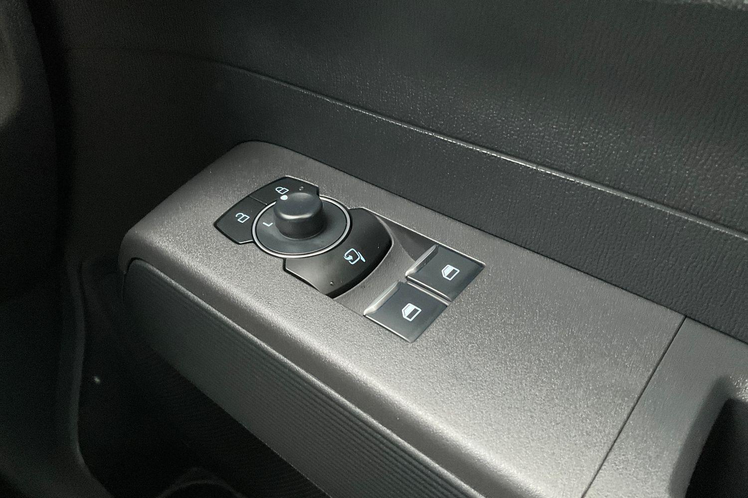 Ford E-TRANSIT COURIER Photo 15