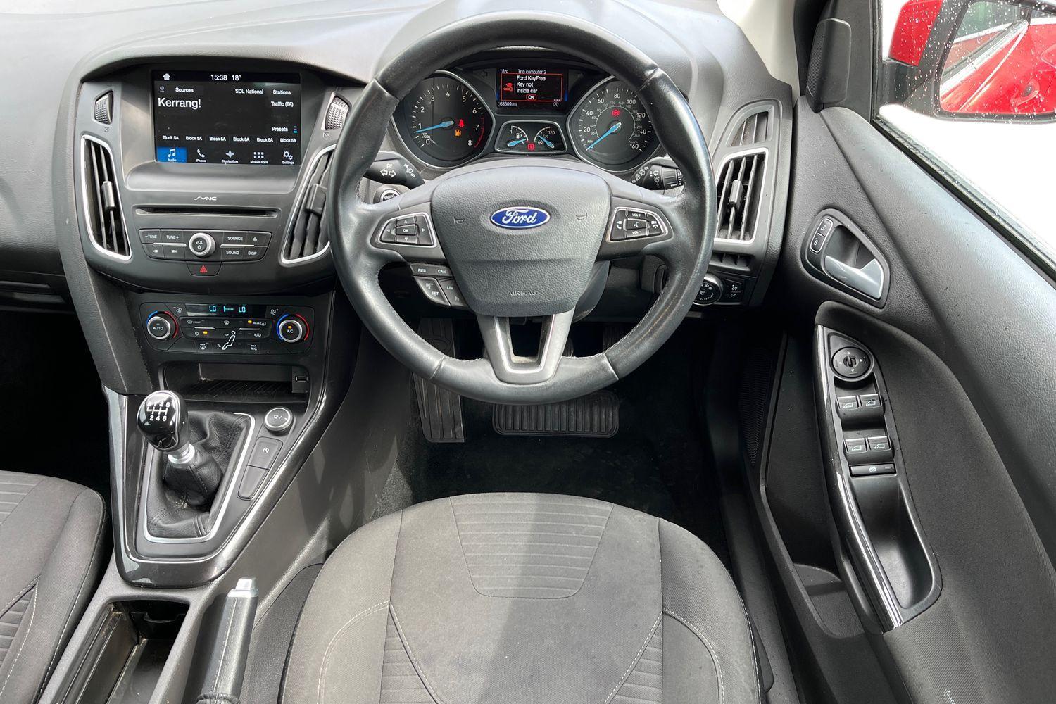 Ford FOCUS Photo 10