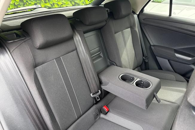 VOLKSWAGEN T-Roc Photo 32