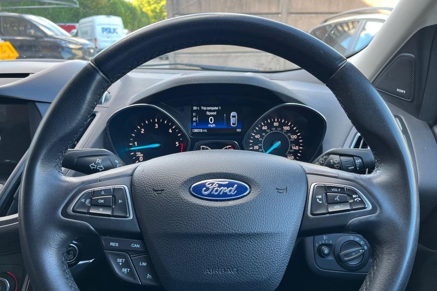 Ford KUGA Photo autoimg-b19fd4cf8f3ba00f5097b75b1f4759d9f7fec335.jpg