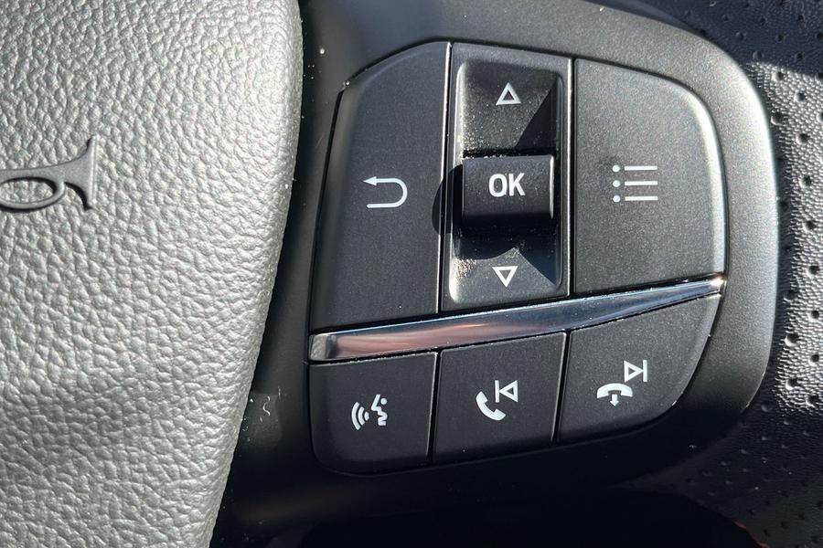 Ford Kuga Photo autoimg-b1a002ac446a8975bb6a72588cc68f7ff51c3cbd.jpg