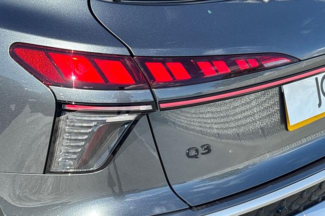 Audi Q3 Photo 18